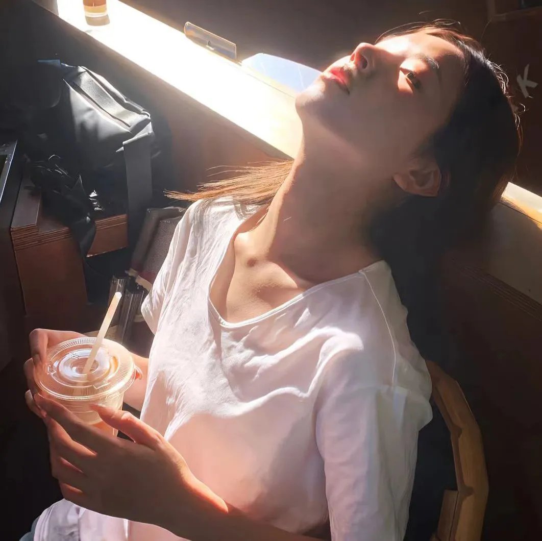 三个男人和一条美腿